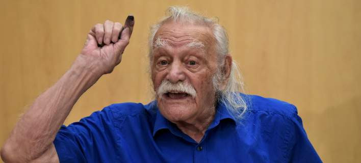 Μανώλης Γλέζος: Δεν αποδέχομαι την βεβήλωση της Πνύκας από τον Μακρόν